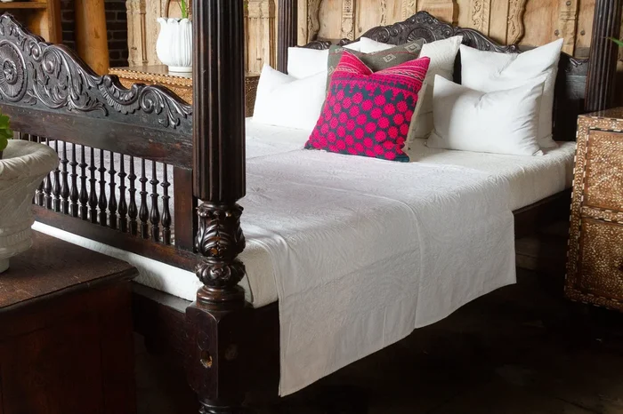 Alabaster Applique Coverlet (Trade)