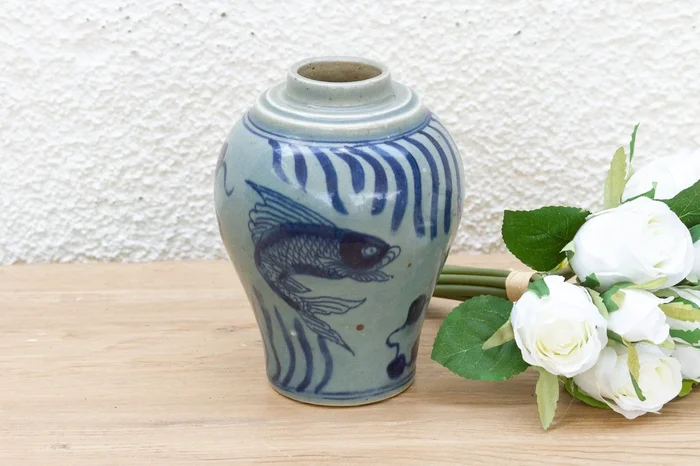 Antique Chinese Fish Motif Jar (Trade)