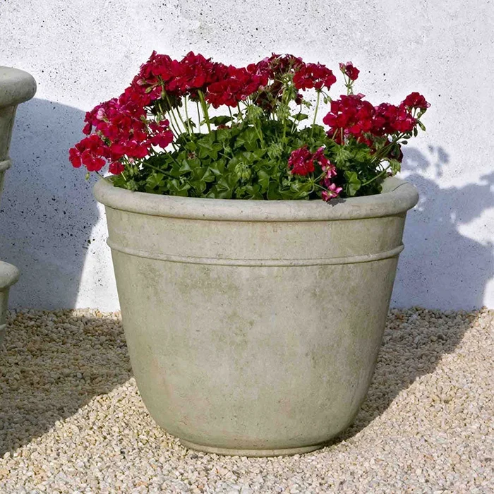 Carema Medium Rimmed Planter – Verde (14 finishes available)