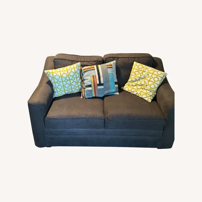 Darvin Gray Loveseat