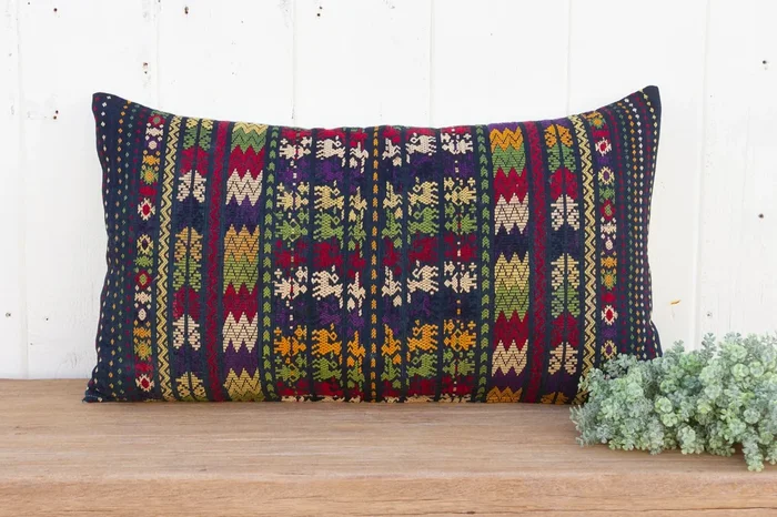 Dayana Old Peruvian Frazada Pillow (Trade)