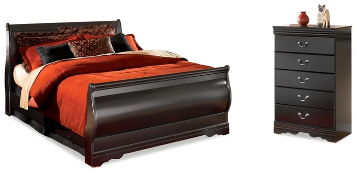 Huey Vineyard Queen Sleigh Bed And Chest
