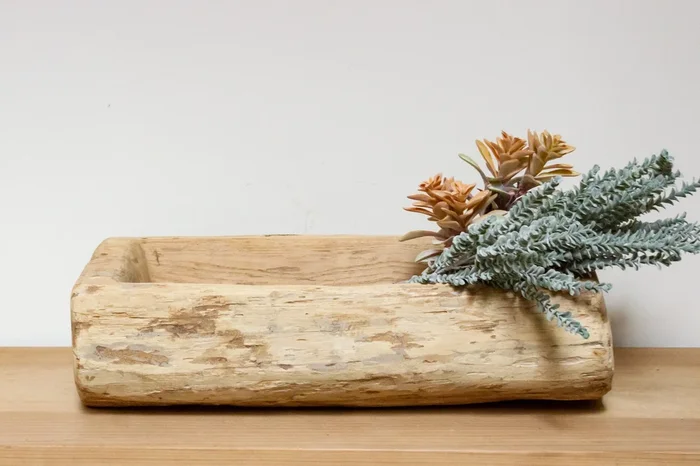 Idu Cabin Style Wood Centerpiece (Trade)