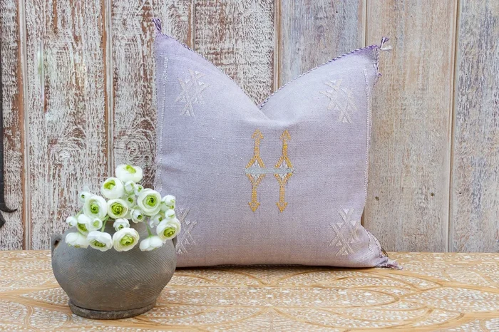 Lona Moroccan Silk Rug Pillow (Trade)
