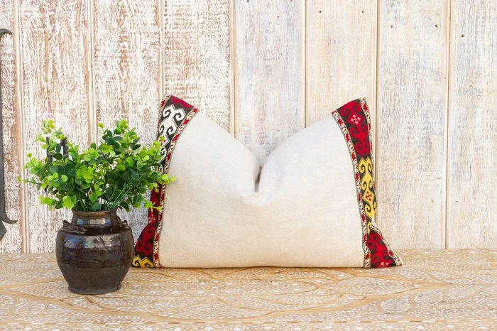 Tora Linen Tribal Border Pillow