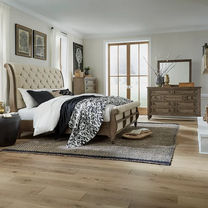 Traditional 4-Piece Upholstered Queen Sleigh Bedroom Set