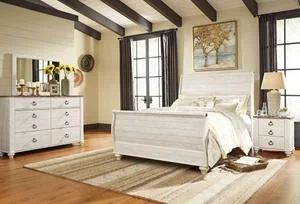 Willowton Queen Sleigh Bed With Mirrored Dresser and Nightstand