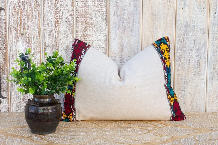 Wubitu Linen Tribal Border Pillow