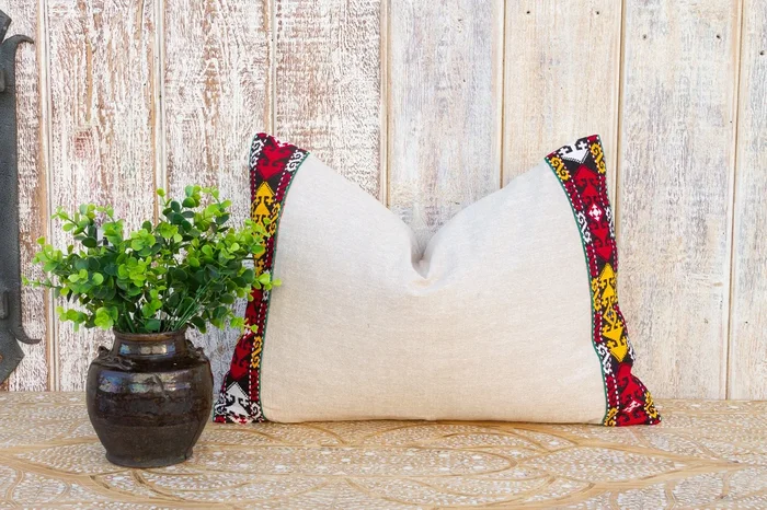 Yamha Linen Tribal Border Pillow